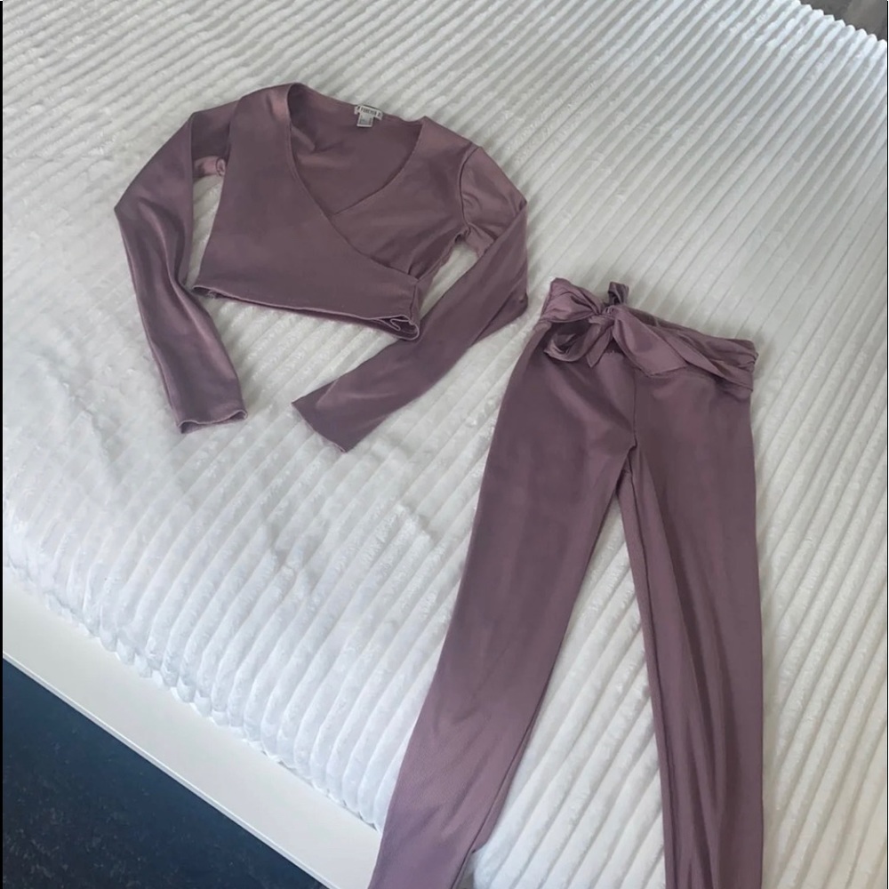 pink bow leggings and top
